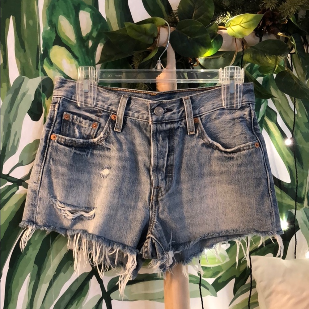 Levi high waisted 501 jean shorts - Picture 1 of 4